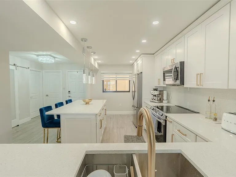 126 1st St E #210 — Photo 12