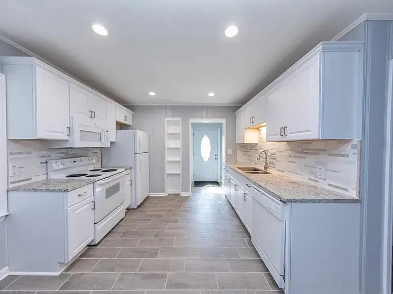 767 Belmont St — Photo 10