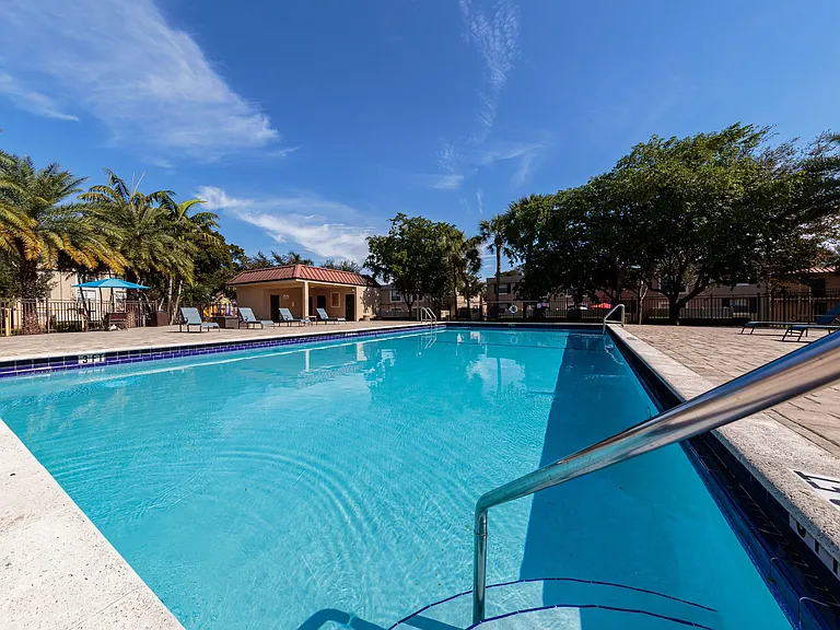 Swimming Pool | Sunset Palms | Apartments For Rent in Hollywood FL