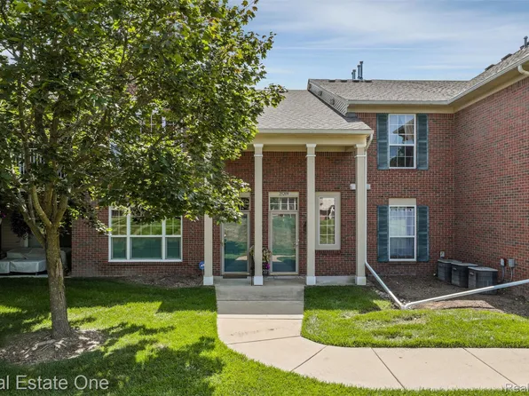 25209 Chesapeake Cir, Walled Lake, MI 48390