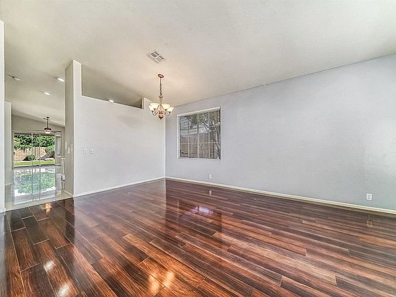 4th image of 816 W Carob Dr