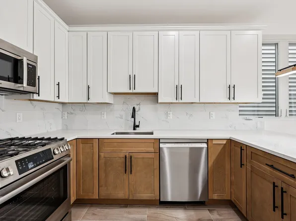 1003 Summit Avenue image 12 of 32