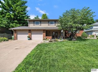 1794 Kent Cir, Papillion, NE 68046