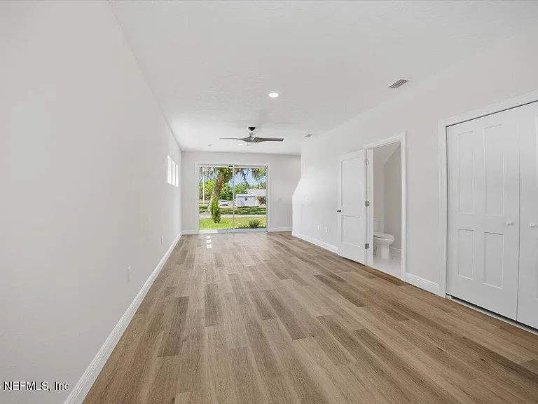 206 W Fox St — Photo 3