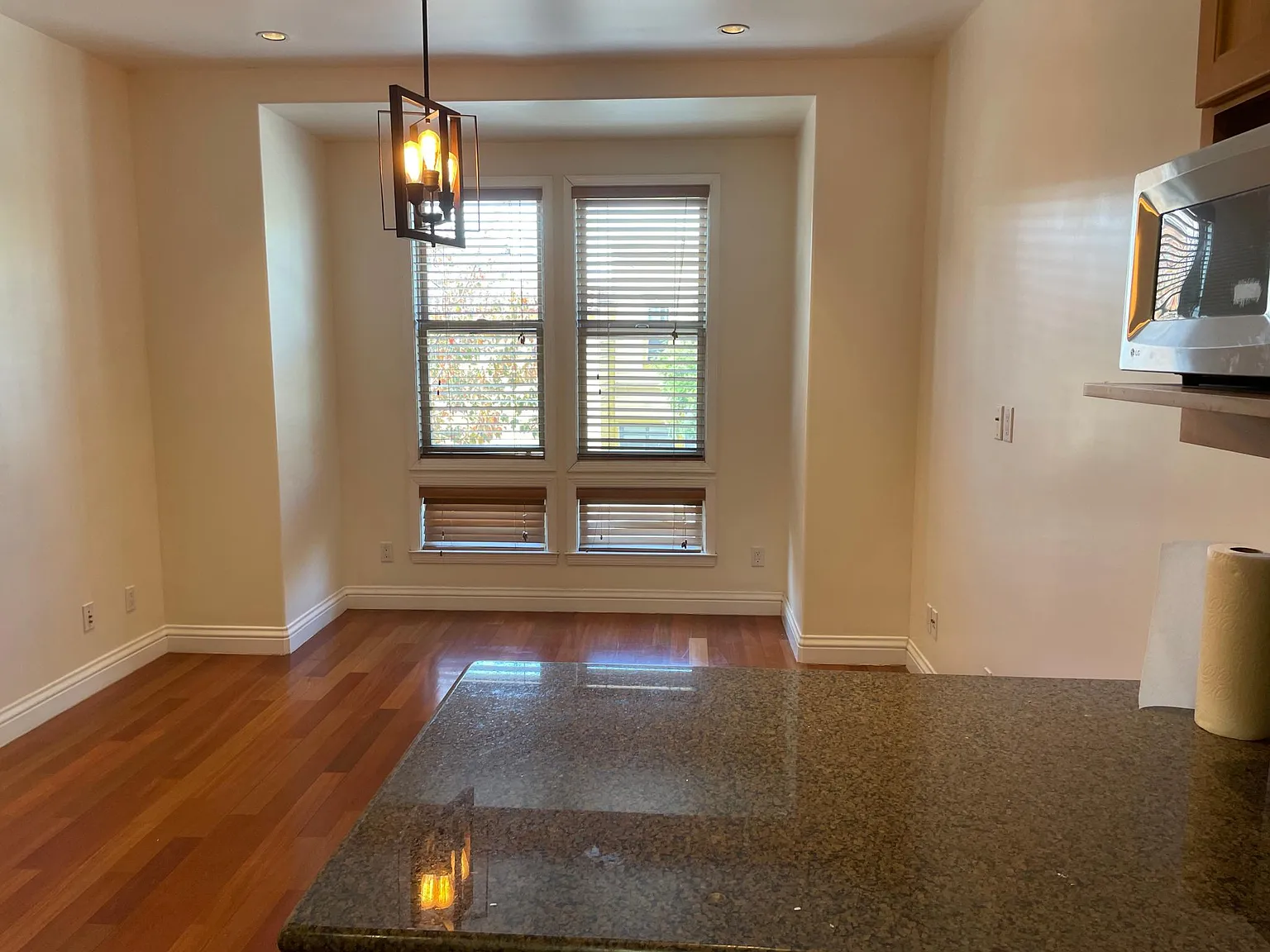 3 bed, 1.5 bath, 900 sqft, $4,250 — Photo 4