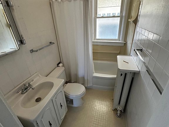 3rd image of 4736 London Rd #2