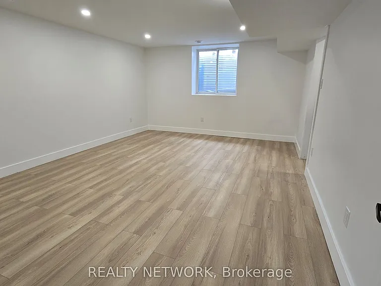 7266 Silver Creek Cir #LOWER — Photo 7