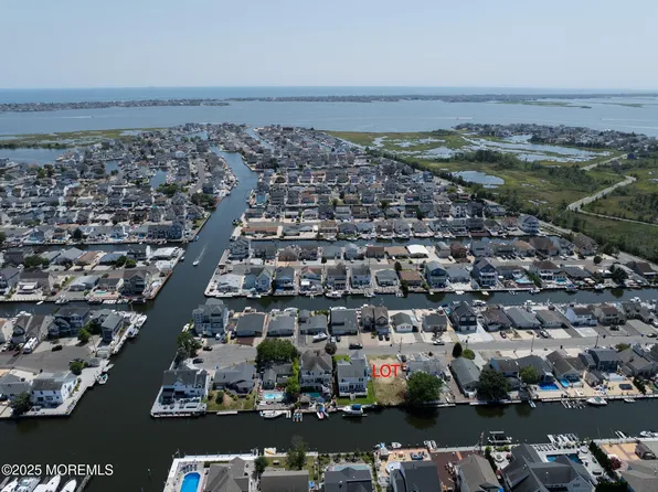 28 Commodore Drive, Brick, NJ 08723