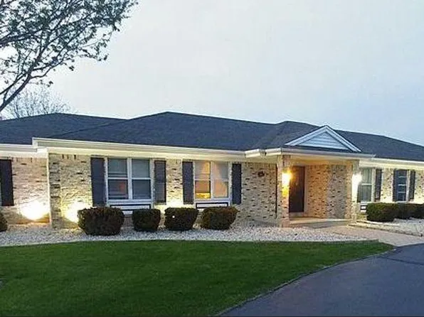 1120 West Lodgewood COURT, River Hills, WI 53217