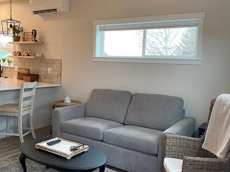 48 NW Gilchrist Ave #2 — Photo 9