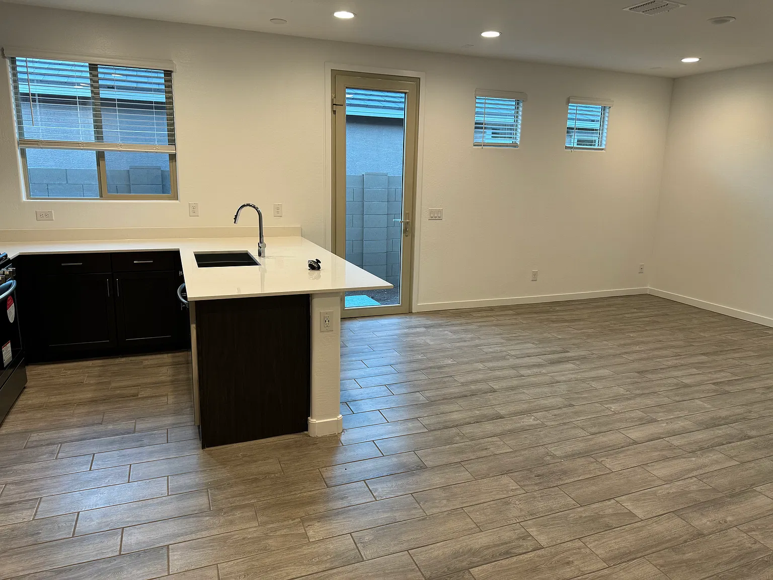 539 S Avocet St — Photo 3