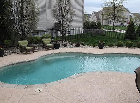 4th image of 1210 Hickory Hollow Ln