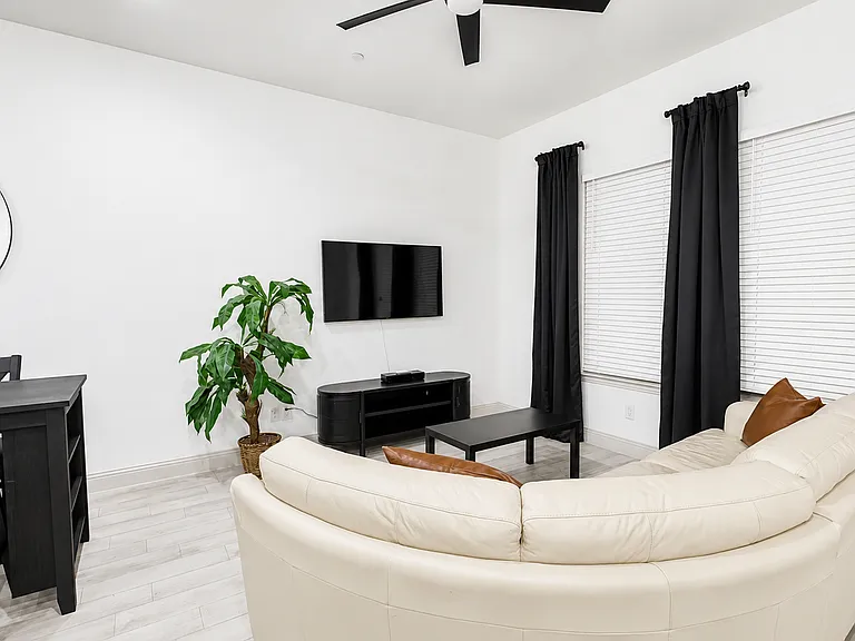 6137 Blythe Dr — Photo 2