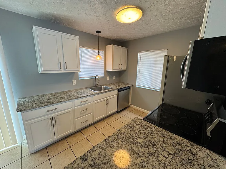 1019 S Randolph St — Photo 5