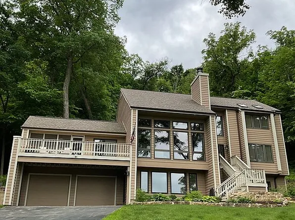 433 Territory Dr, Galena, IL 61036