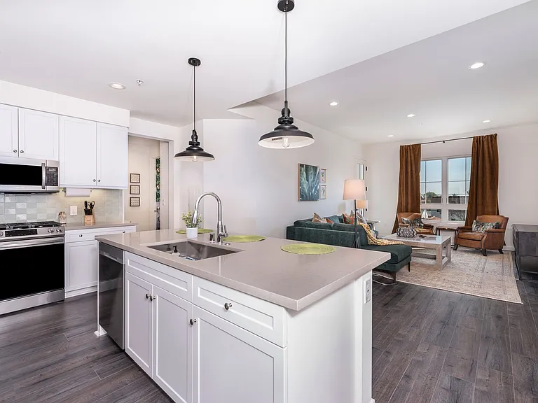Mission View Residences — Photo 38