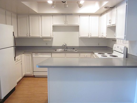 5th image of 1697 E Woodbridge Dr