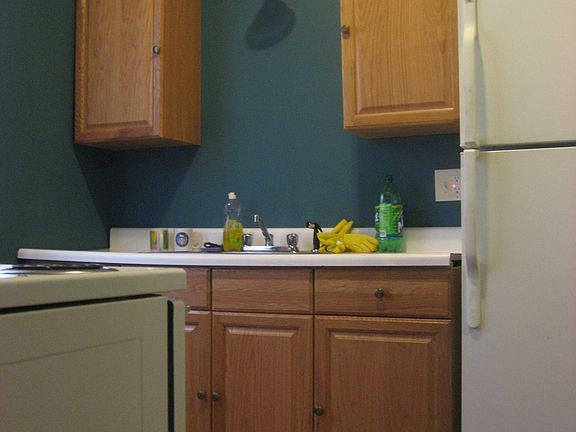 4th image of 400 Porter Ave #2