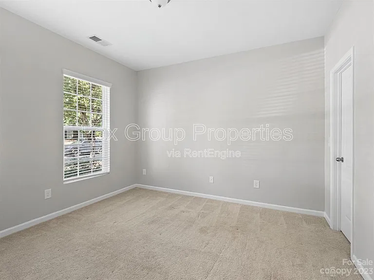 19036 Lake Breeze Dr — Photo 9