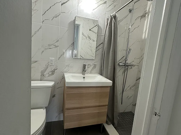87 Cayuga Ave — Photo 15