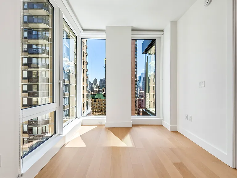 250 W 49th St #82305 — Photo 4