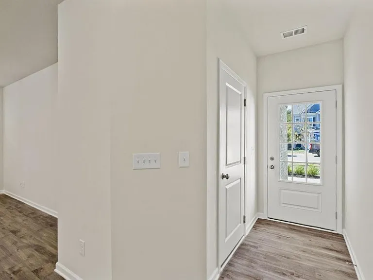 223 Emmett Dr — Photo 6