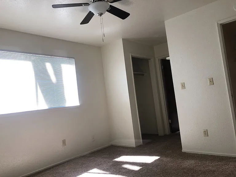 La Vista Apartments — Photo 35