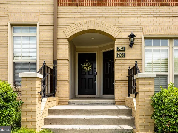 7931 Crescent Park Dr, Gainesville, VA 20155