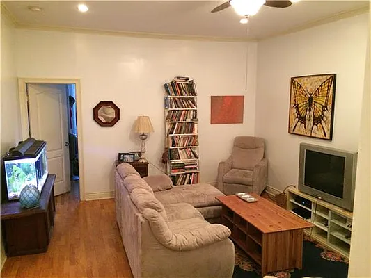 Rented by Akam Sales and Brokerage | media 25