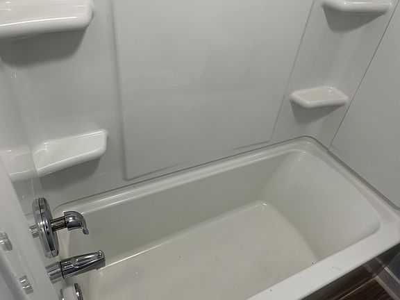 Bathroom tub surround