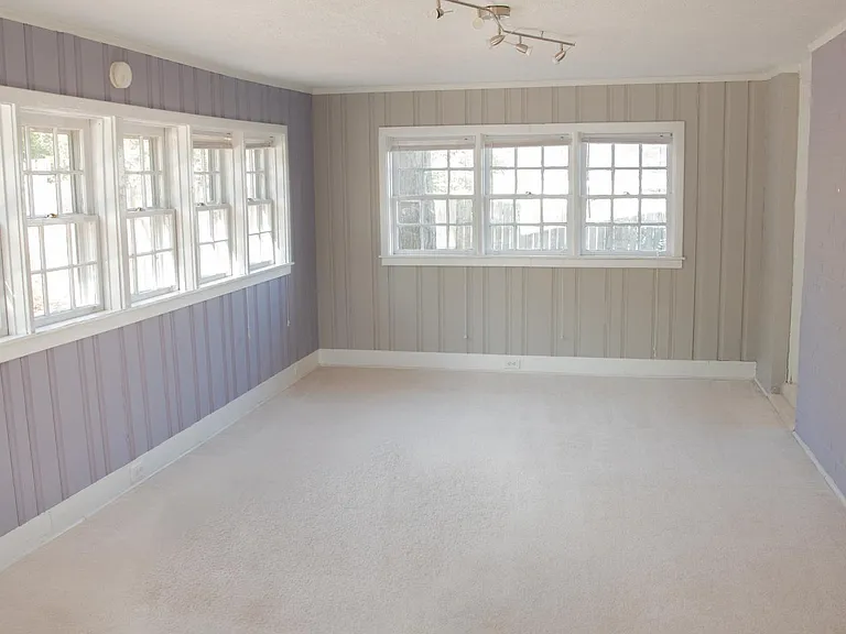 Large Sunroom/den