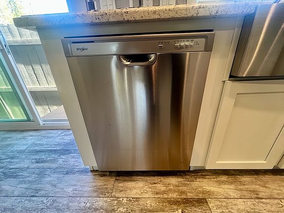 4th image of 4247 Poplar St #5