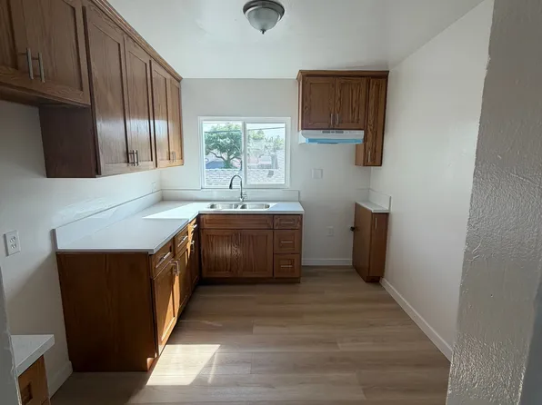 2321 E 14th St, Long Beach, CA 90804
