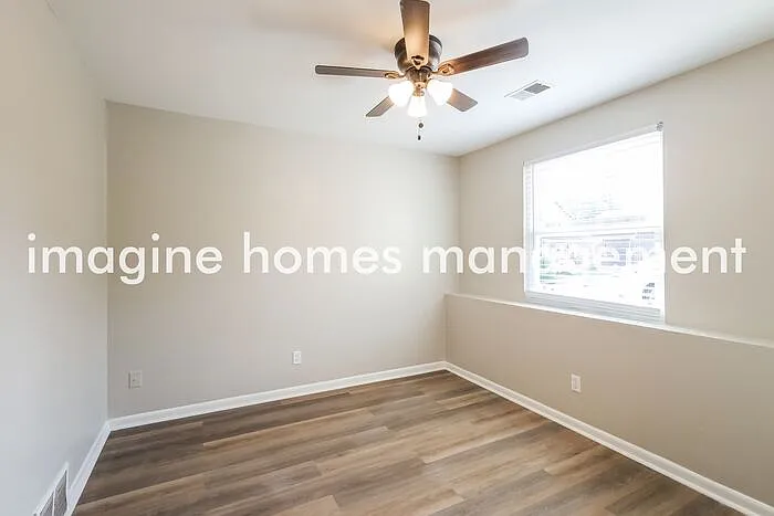 410 W 23rd St — Photo 11