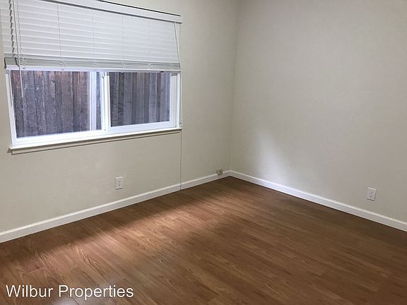 5th image of 365 Oak Grove Ave APT 4