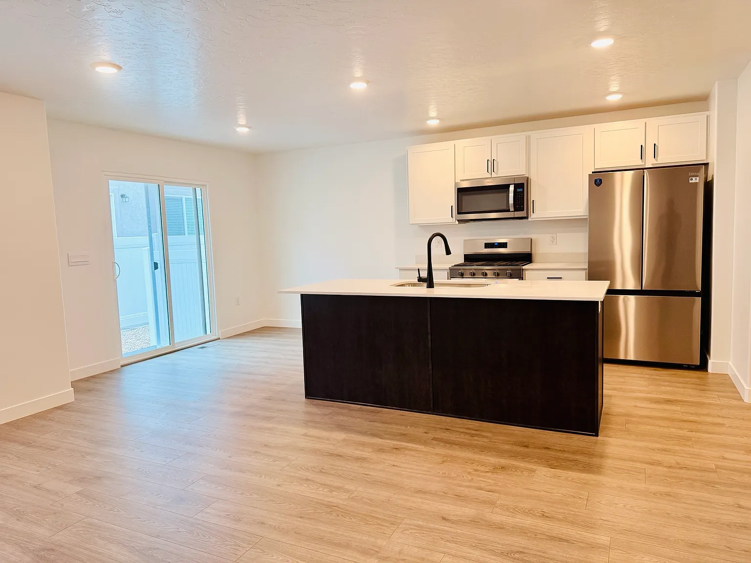 4 bed, 2.5 bath, 2248 sqft, $2,100 — Photo 4
