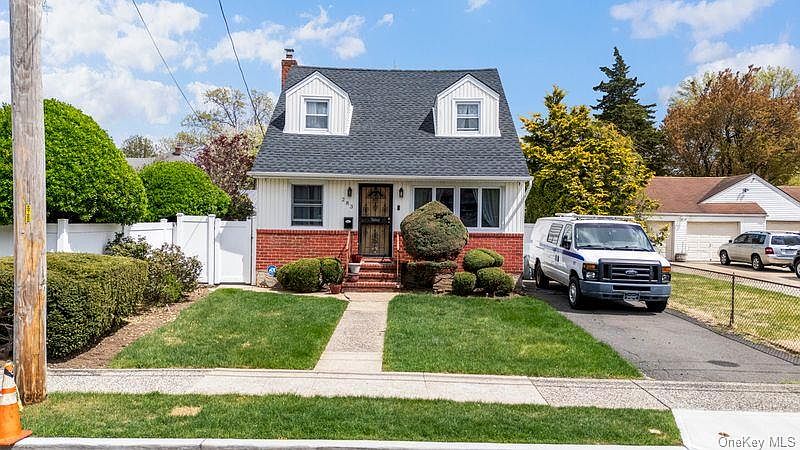 1st image of 283 Hawthorne Avenue