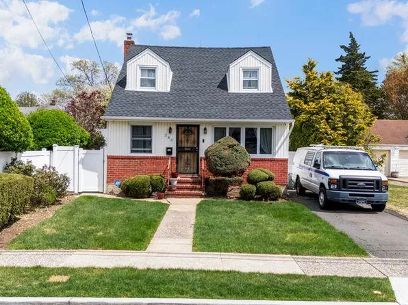 283 Hawthorne Avenue, Uniondale, NY 11553