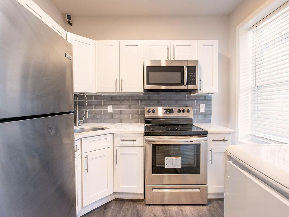 1st image of 629 E Clementine St #19