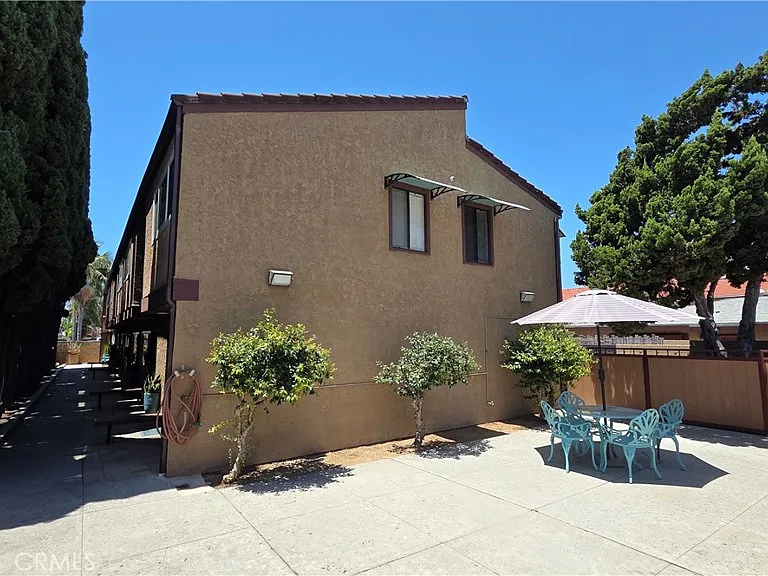 5822 Fullerton Ave — Photo 1