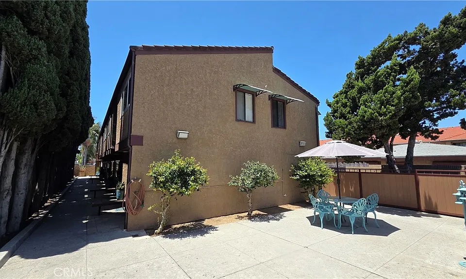 5822 Fullerton Ave
