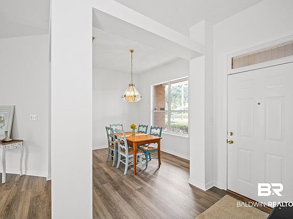 4th image of 2116 Club House Dr