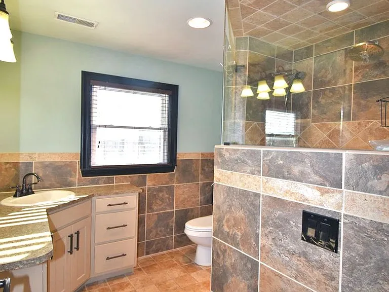304 Jakes Ave — Photo 14