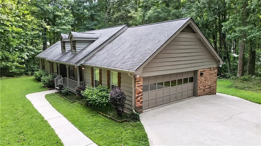 4 bed, 3.0 bath, 1892 sqft, $2,300 — Photo 3