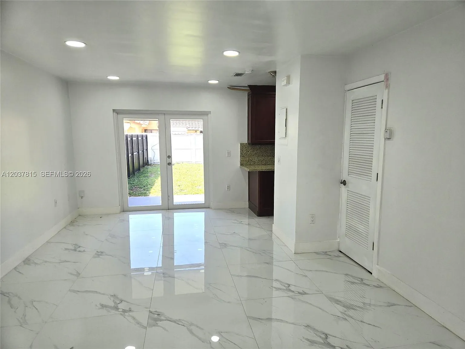 3 bed, 2.0 bath, 1227 sqft, $3,200 — Photo 4