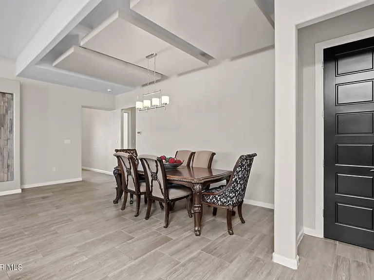 400 Royal Crown Rd — Photo 8