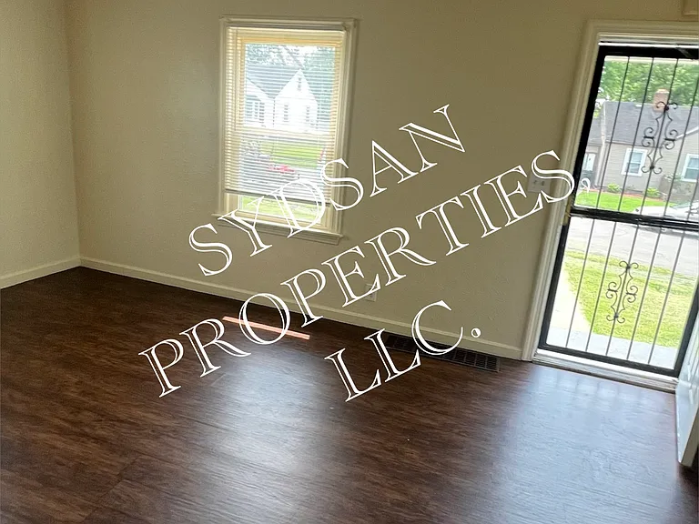 4425 Saint James Ave — Photo 4