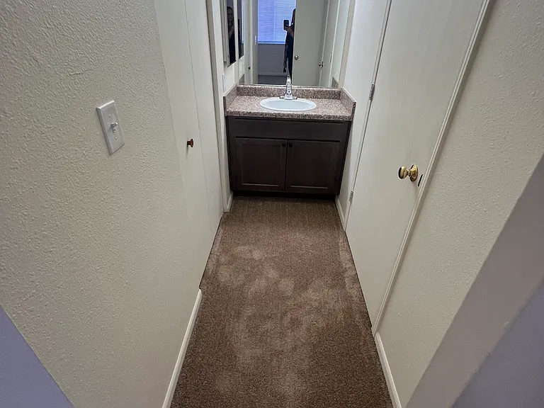 Rosewood Park Apartments — Photo 14