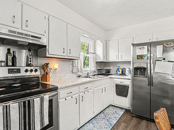 5th image of 3228 Old Oak Ln