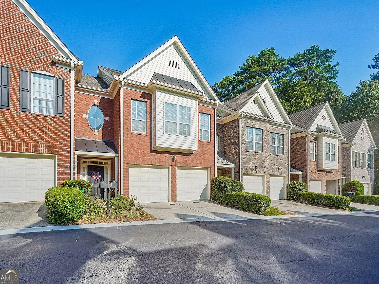 3 bed, 2.5 bath, 2094 sqft, $2,700 — Photo 3